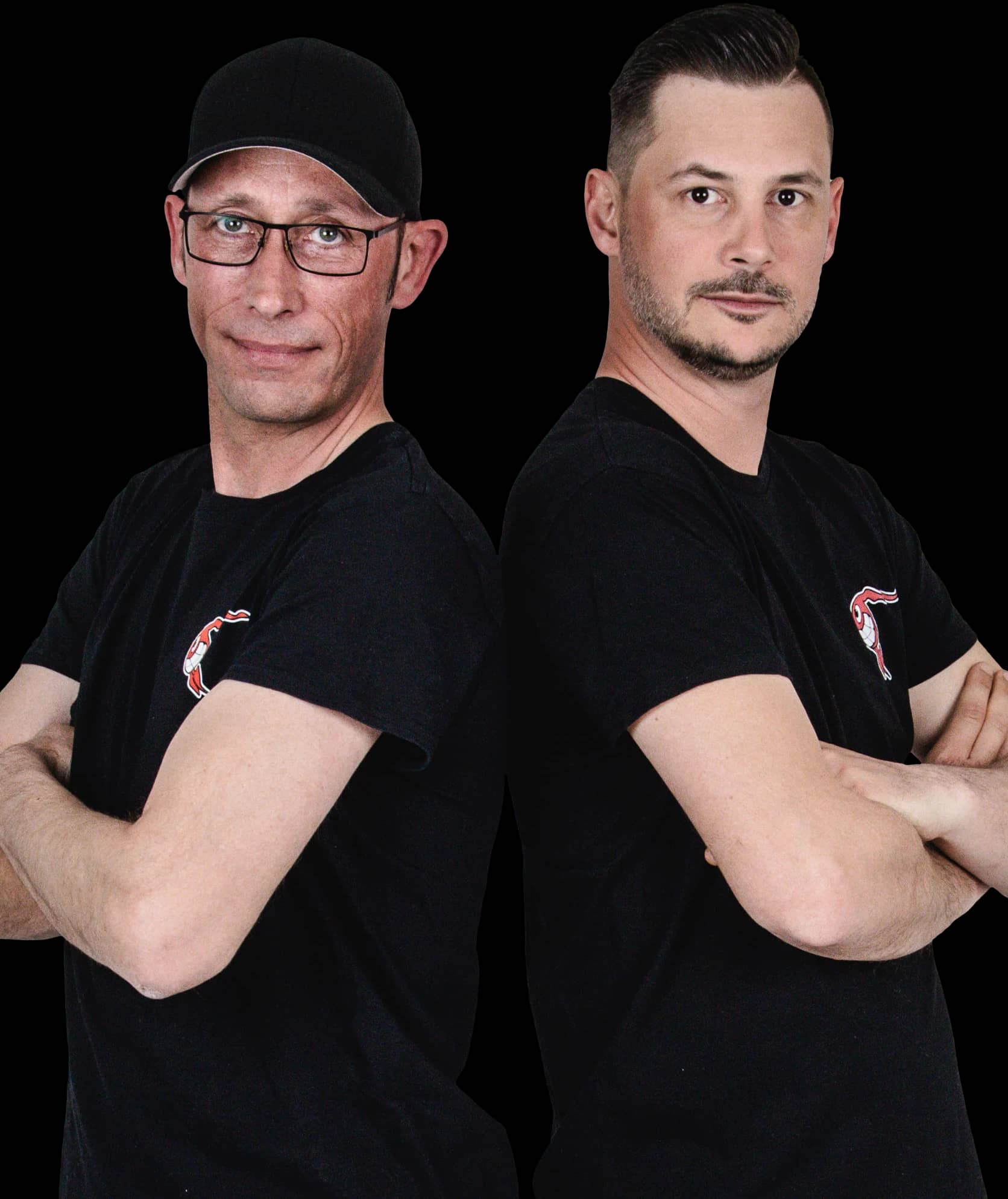 Armin Sintitsch und Stefan Rader von NOVUM, Rücken an Rücken mit verschränkten Armen